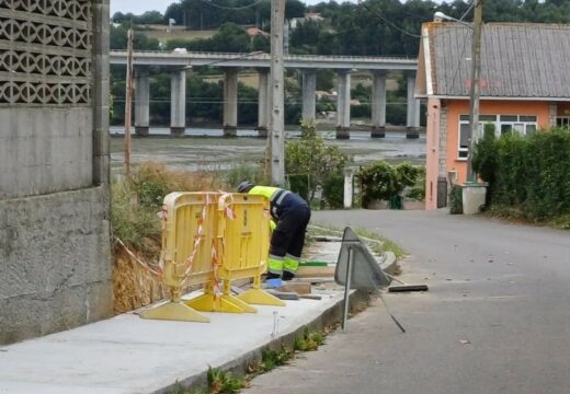 Neda renova as beirarrúas que levan ata o cemiterio de San Nicolás para mellorar a seguridade dos peóns